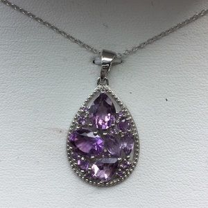 Gorgeous amethyst necklace set in.925 silver
